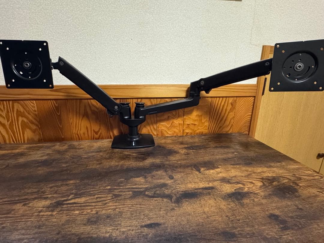 Amazonベーシック モニターアーム デュアル [エルゴトロン]