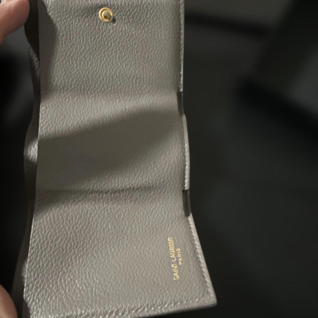 ゆうこりん YSL グレー 三つ折り財布