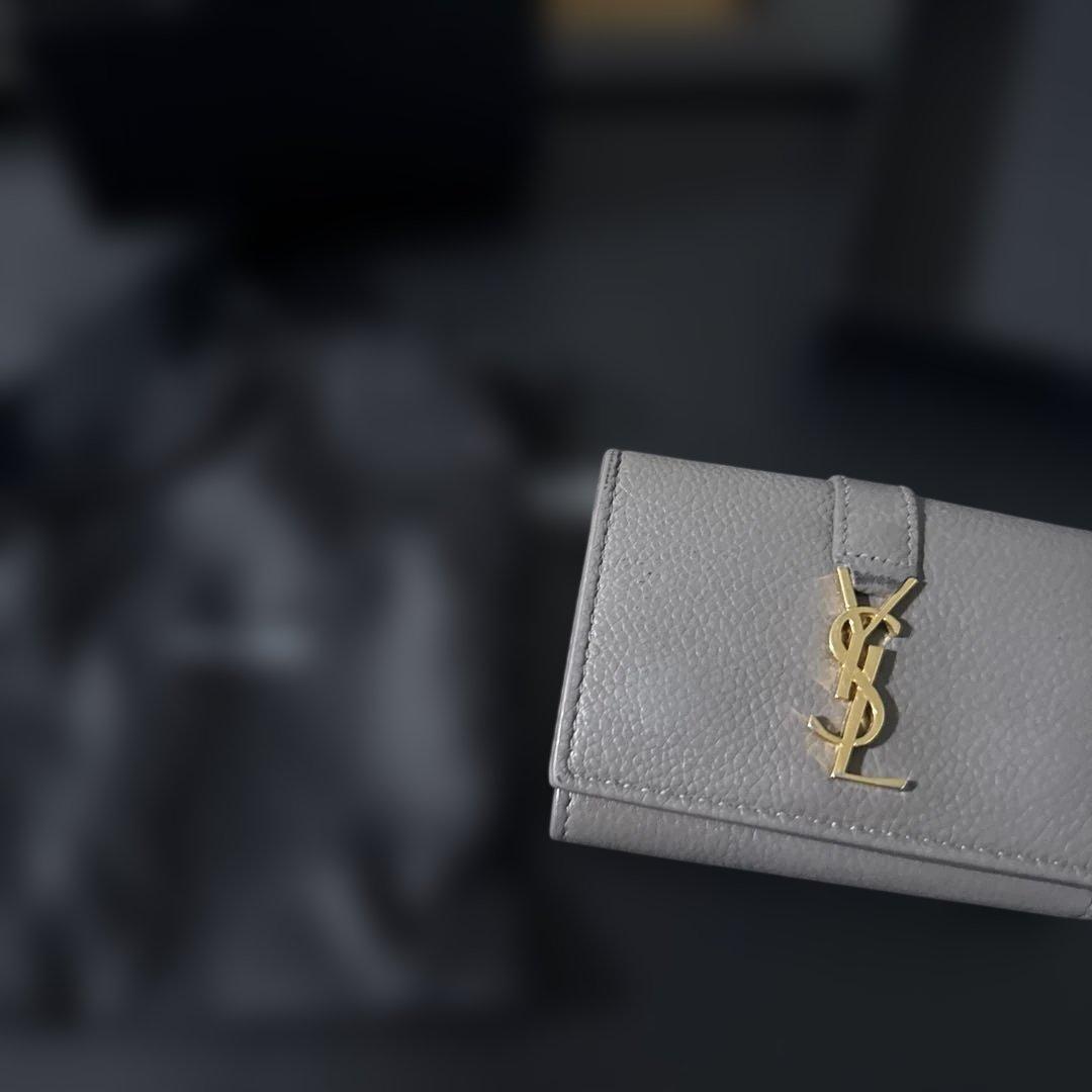 ゆうこりん YSL グレー 三つ折り財布