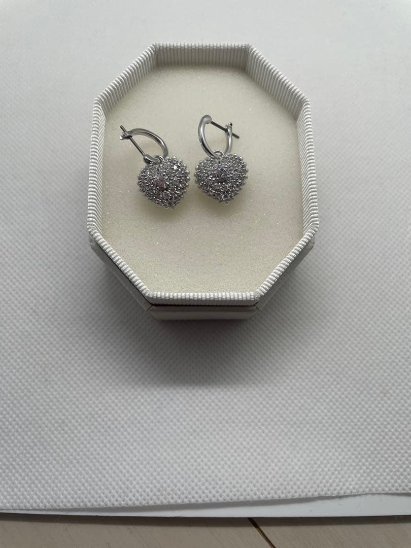 現行品　Idyllia 美品　スワロフスキー　ハート　ピアス