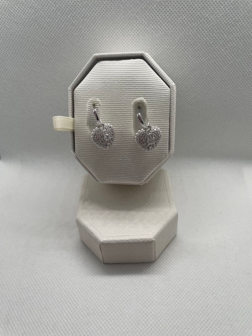 現行品　Idyllia 美品　スワロフスキー　ハート　ピアス