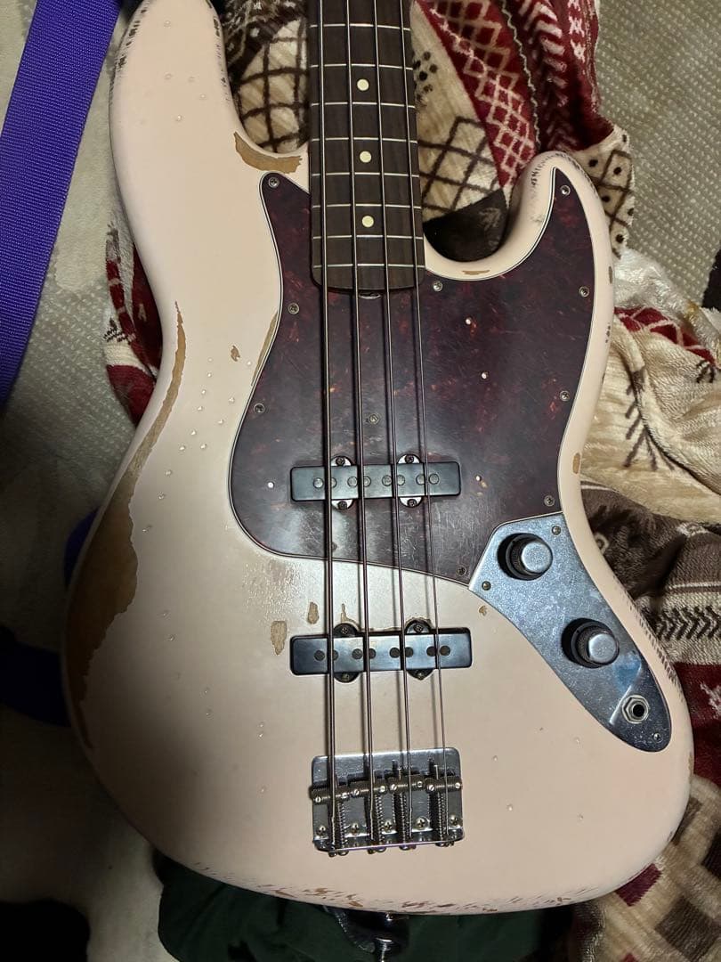 ベース Fender Flea Jazz Bass
