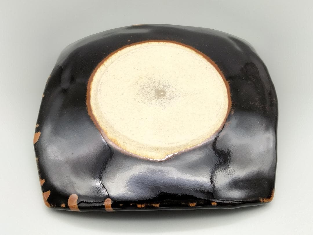 濱田庄司作 黒釉柿釉指描四方反上皿 人間国宝 文化勲章受章