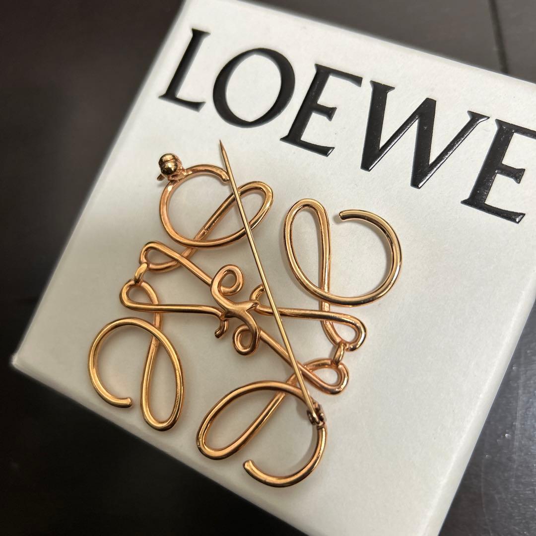 LOEWE アナグラム ブローチ　箱付き
