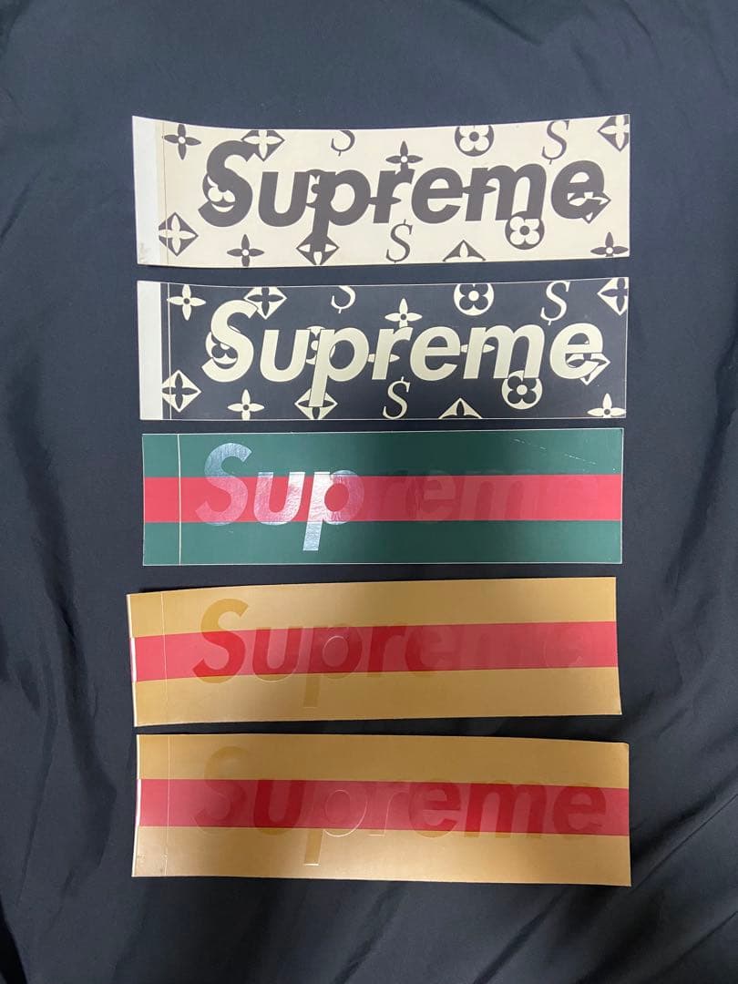Supremeステッカー
