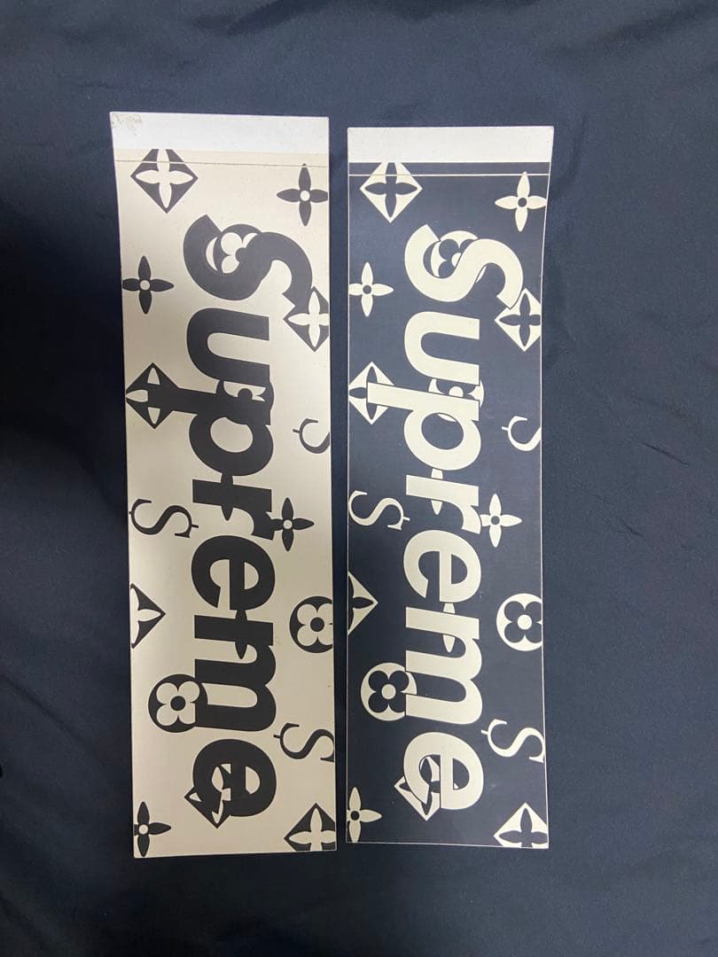 Supremeステッカー