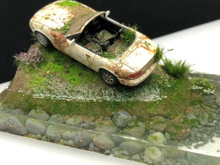 湖畔のスクラップ車　レジンジオラマ