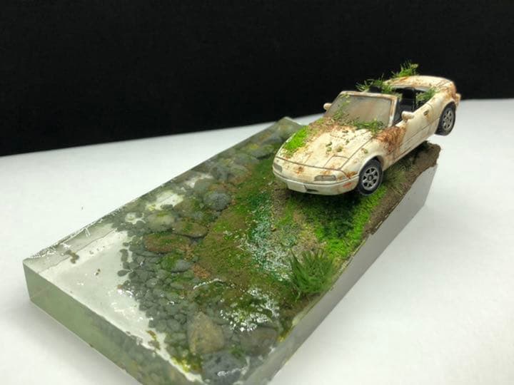 湖畔のスクラップ車　レジンジオラマ
