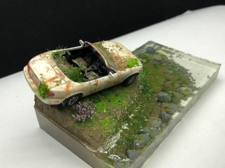 湖畔のスクラップ車　レジンジオラマ