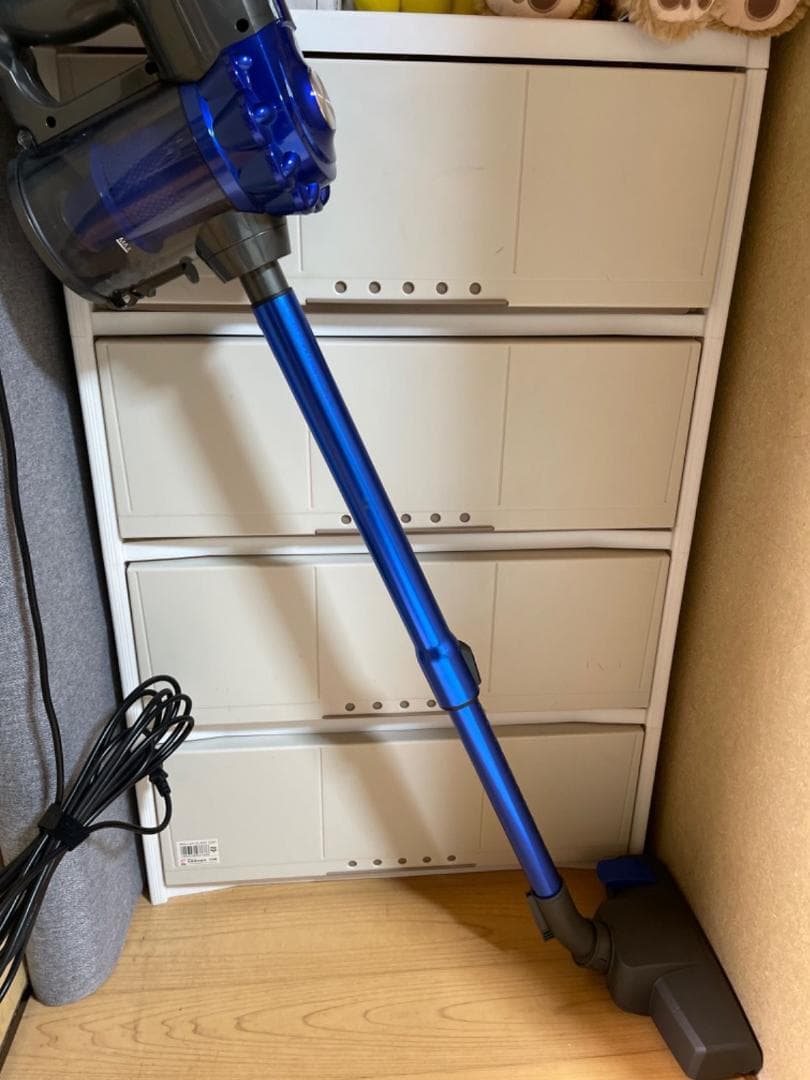 スティッククリーナー 紙パック不要のサイクロン掃除機