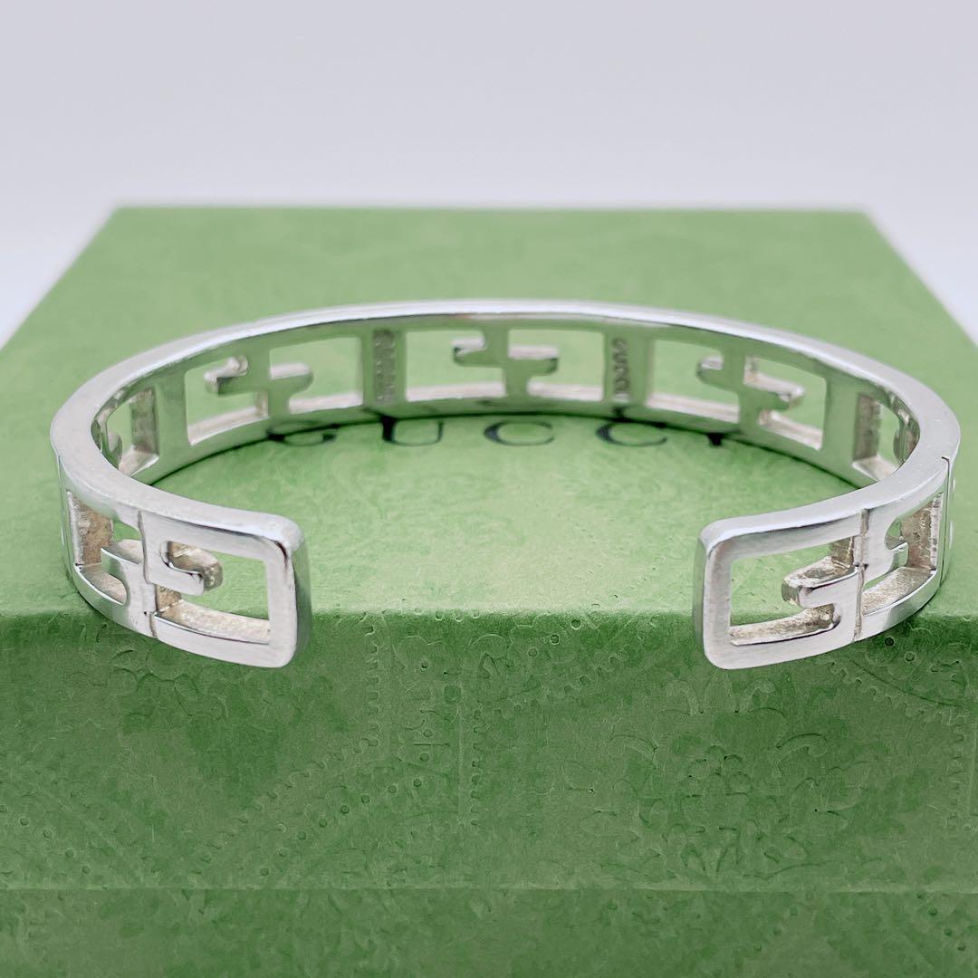 GUCCI バングル　スクエアG シルバー　Gシェイプ　ブレスレット