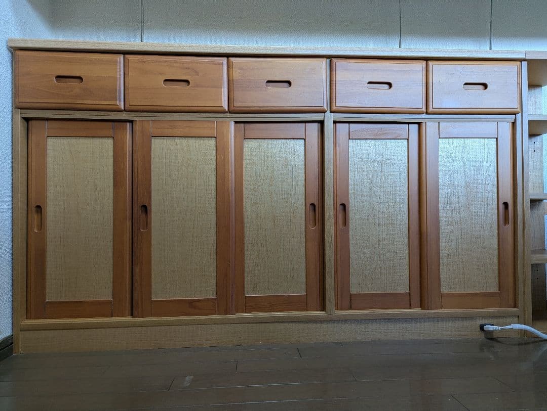 カウンター下引き戸キャビネット