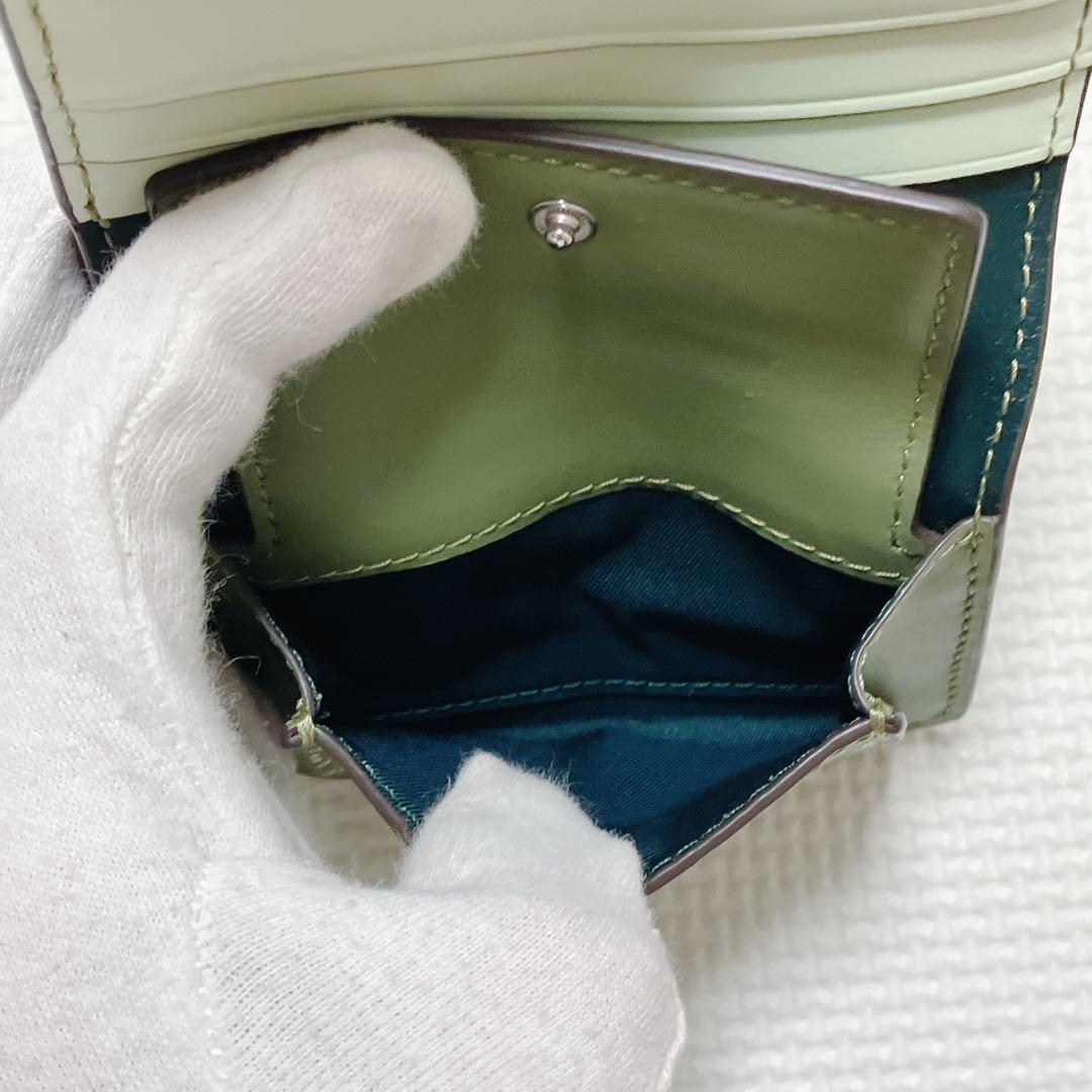 ・未使用　TORY BURCH トリーバーチ　レザー二つ折り財布　ライトグリーン