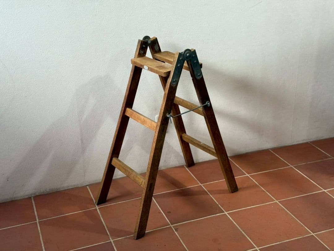 1092 ビンテージ　古い木のステップラダー　脚立　梯子　飾り棚　古家具　レトロ