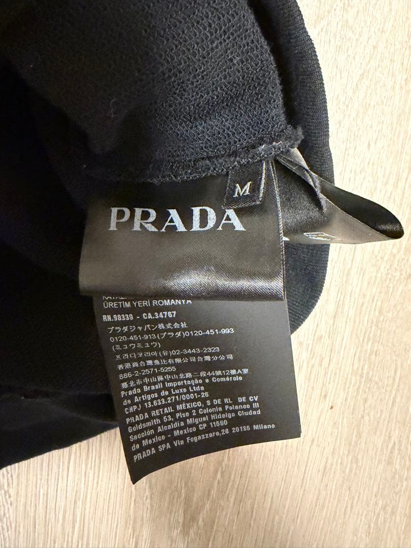 PRADAナイロン切替ロゴプリントプルオーバーパーカーブラック UJL20A