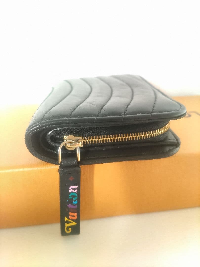 し*こ様 ルイヴィトン ニューウェーブ ジプト ファスナー 折り財布 ブラック