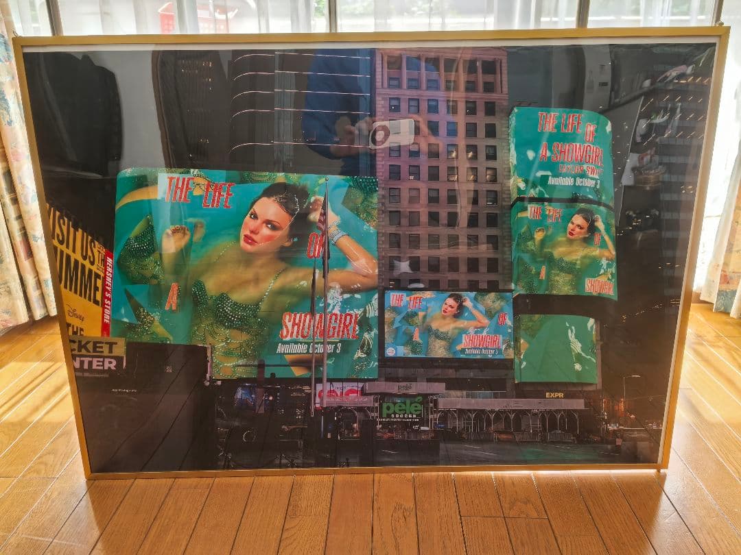 ミュージシャン \"The Life of a Showgirl\" in Times Square