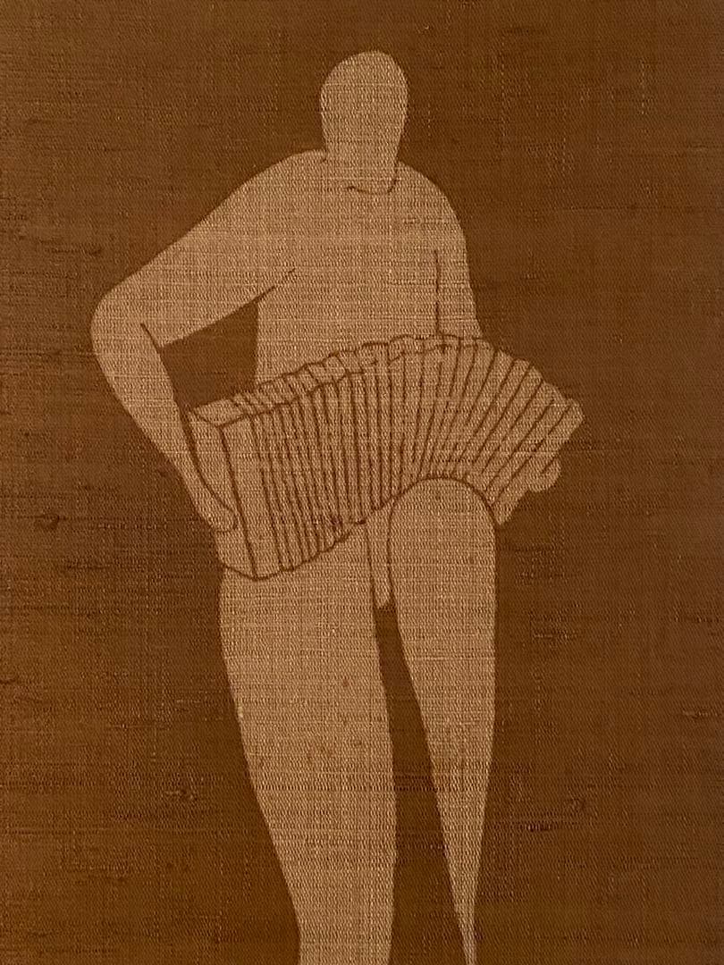 望月通陽　草木染めタペストリー　「奏でる器」からー　「バンドネオン」