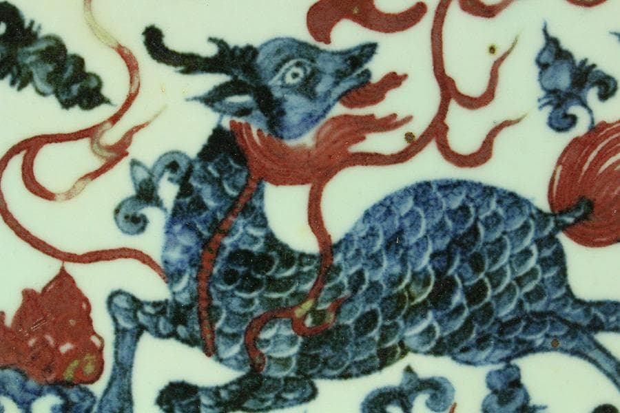 中国美術 青花 紅 纏枝蓮花麒麟鳳紋 皿(K-A836)