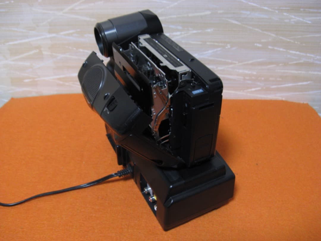 動作OK❗️☆シャープの液晶Hi8/8ミリビデオカメラ・VL-HL50