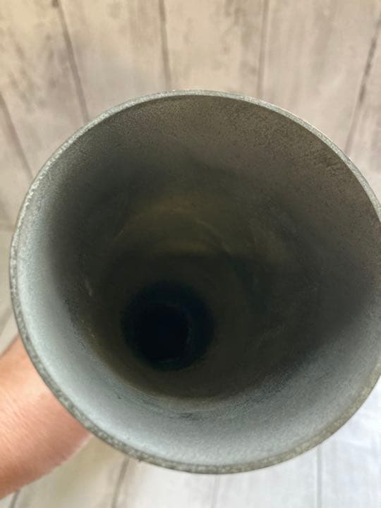 中国美術　古銅製　骨董品　中国花瓶　　　鉄製手彫り花瓶　壺　アンティーク