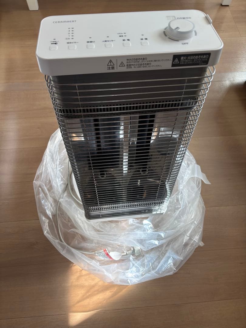 ダイキン　遠赤外線暖房機 セラムヒート　ERFT11XS-Ｗ　2021年モデル