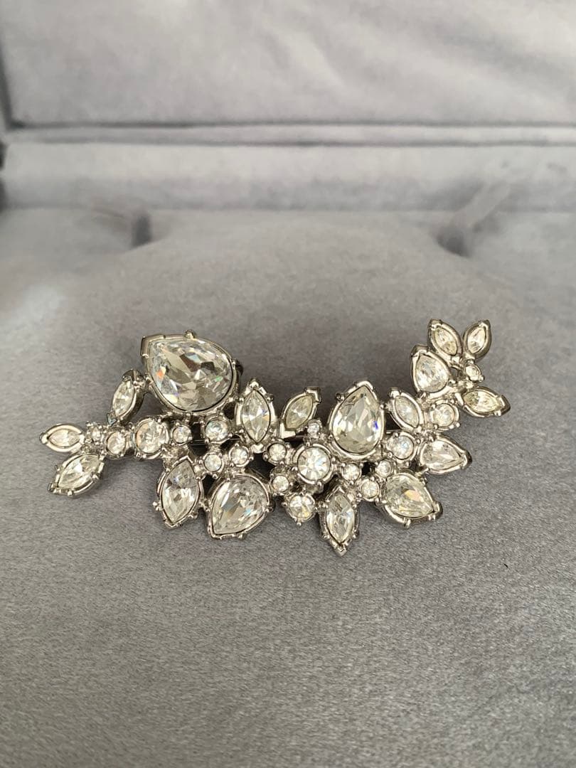 専用です。☆SWAROVSKI☆きらきらクリア　ロングブローチ/シルバー