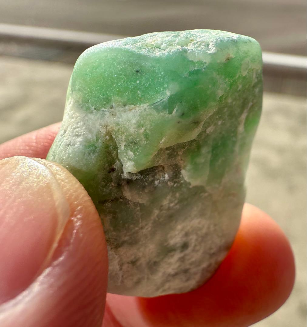 新潟県糸魚川市宮花海岸産ヒスイ輝石岩　海石