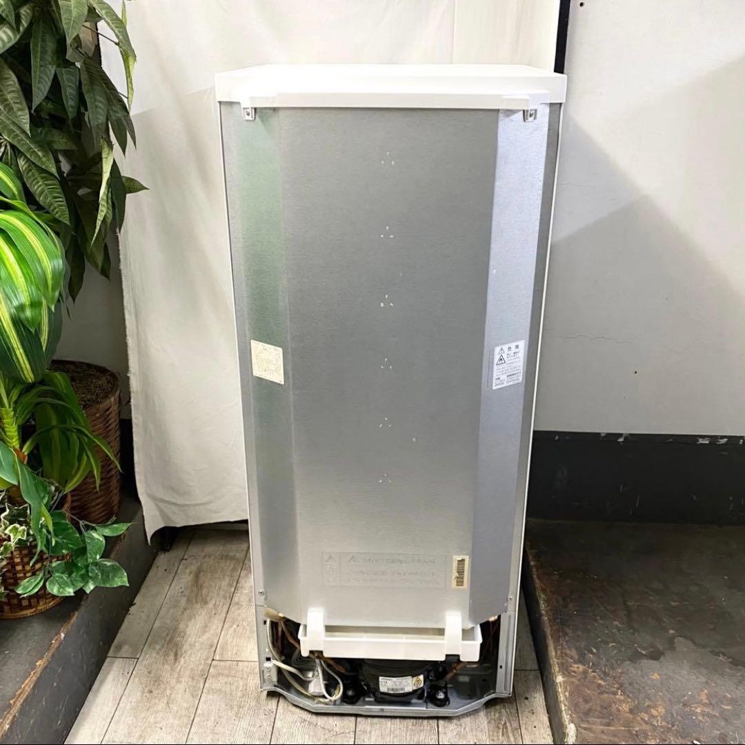 設置場所を選ばないどっちも付け替えドア！一人暮らしに！2ドア冷凍冷蔵庫137L