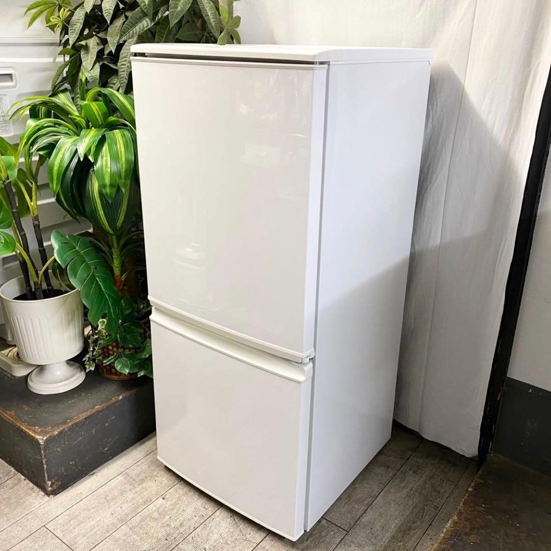 設置場所を選ばないどっちも付け替えドア！一人暮らしに！2ドア冷凍冷蔵庫137L