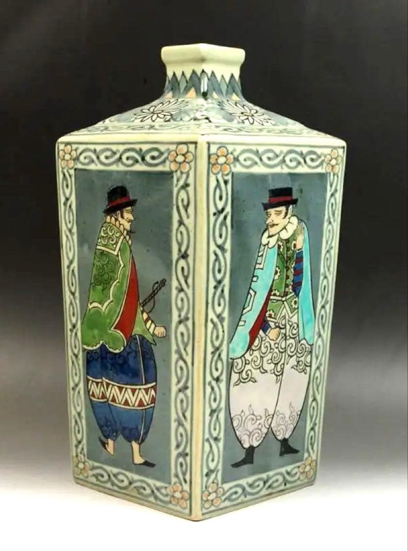 ★　名品【 南蛮人図角瓶 円左エ門 作 】阿蘭陀趣味染錦 金彩　金襴手★