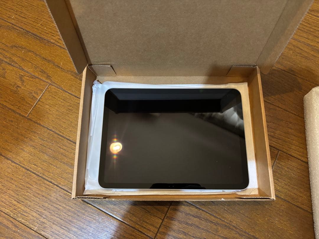 第10世代 Apple iPad 本体 充電器付10.9インチ64GB シルバー