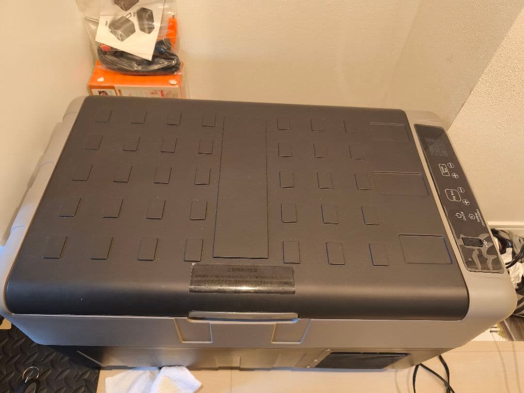 車載ポータブル冷蔵冷凍庫（ジャンク）