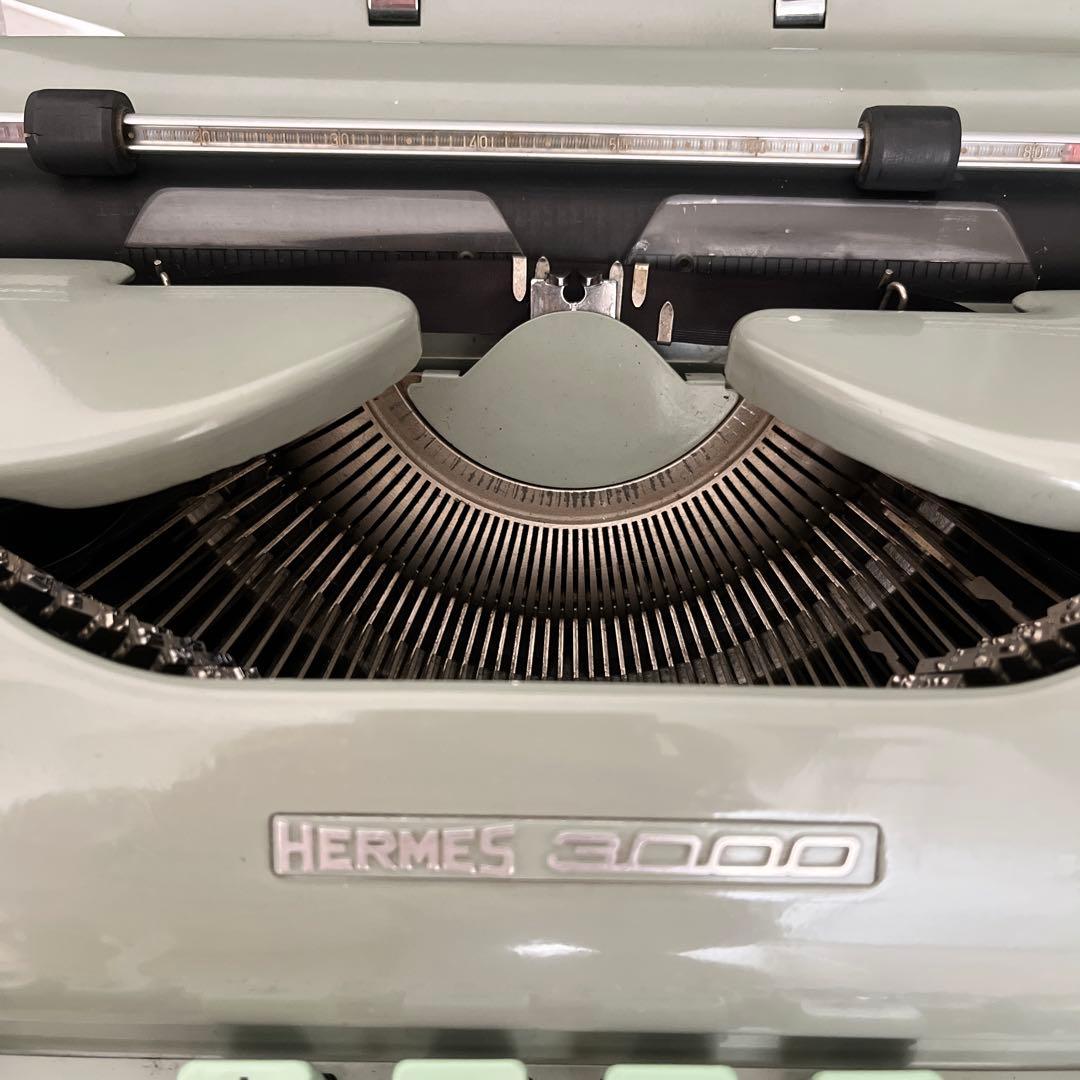 希少 タイプライター HERMES 3000 ウムラウト ドイツ スウェーデン語