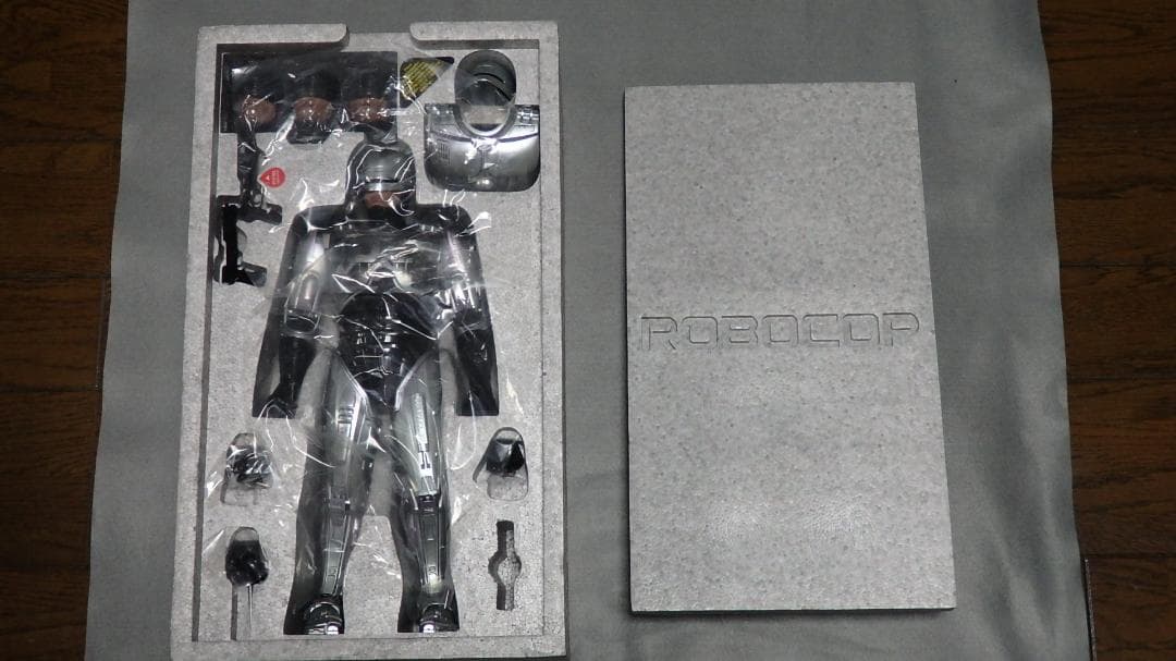 HOTTOYS ホットトイズ ROBOCOP ロボコップ 1/6 フィギュア