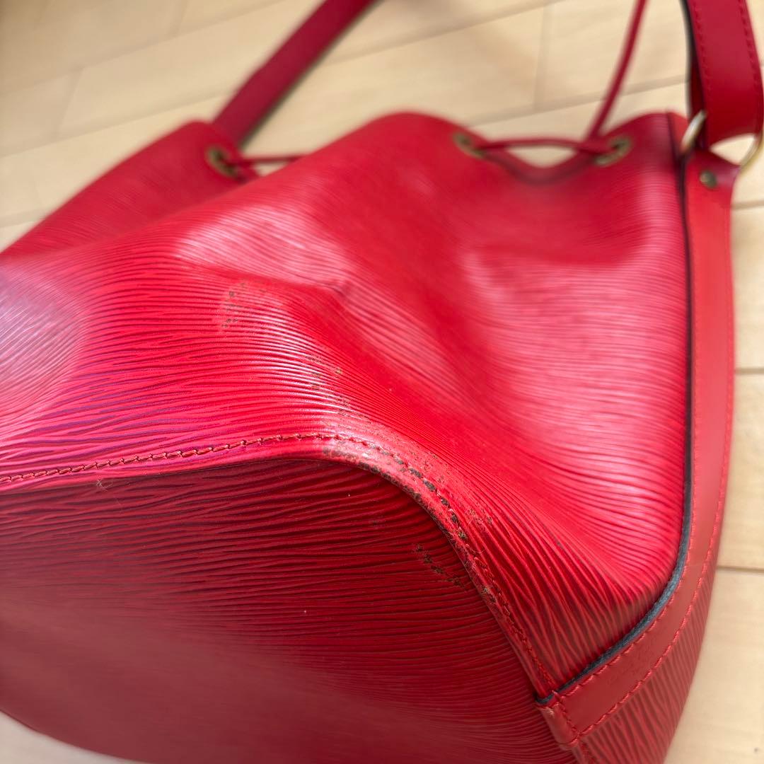 Louis Vuitton エピレザー レッドショルダーバッグ