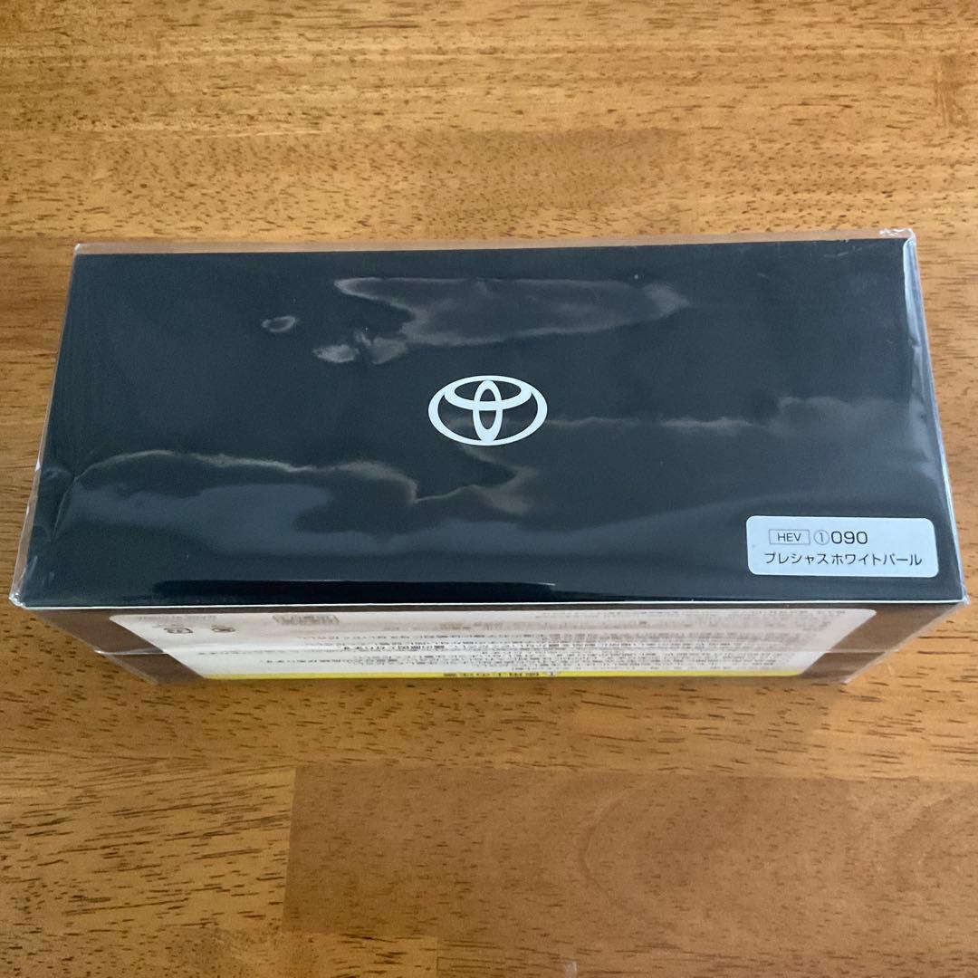 未開封 クラウンスポーツ ミニカー プレシャスホワイトパール 1/30