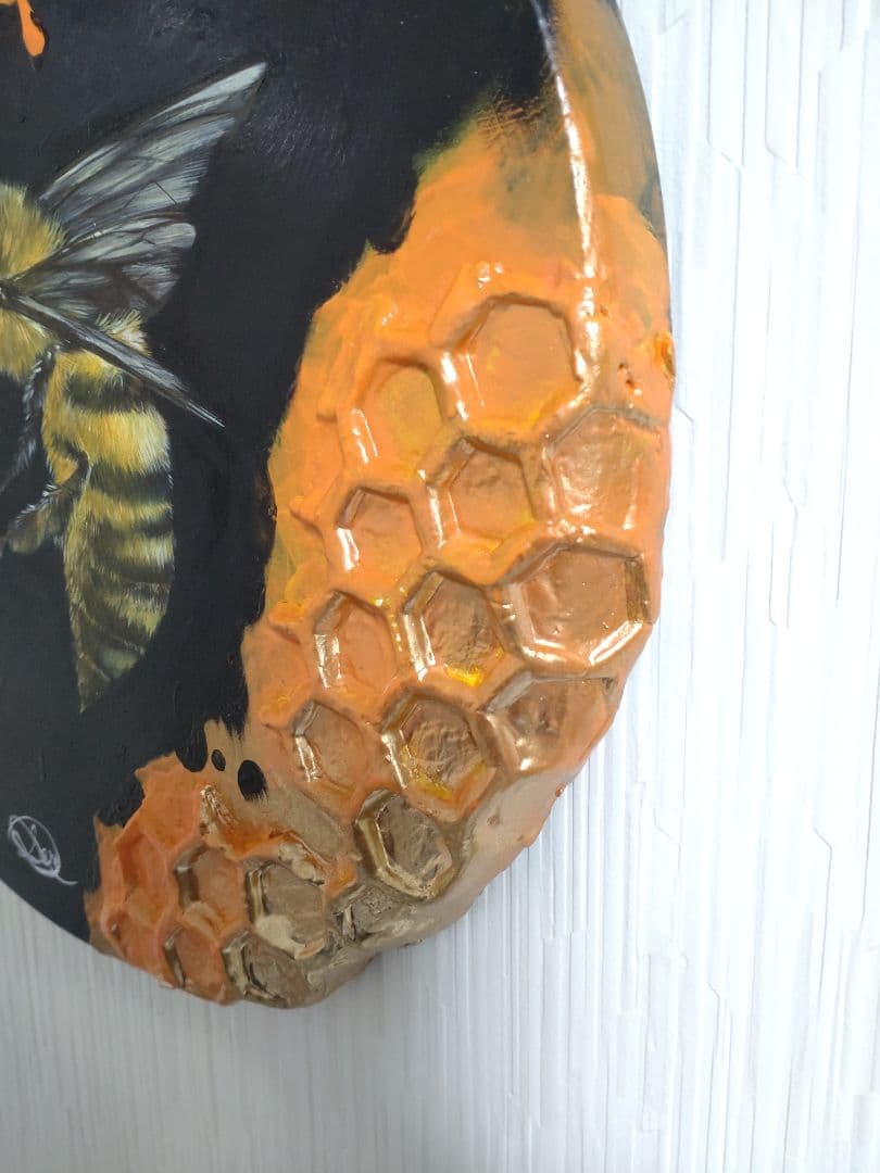 油絵◆半立体の円型アート【蜂】壁掛け油絵◆作者サイン入り