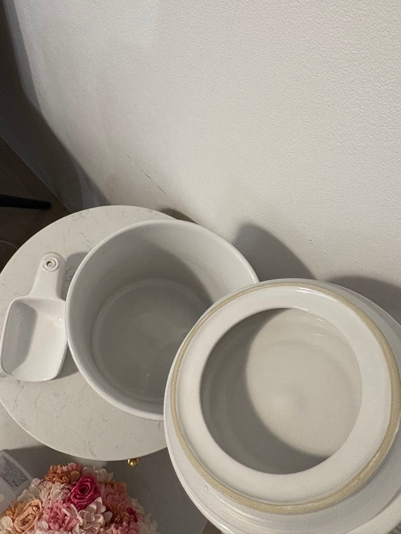 新品　ル・クルーゼ　ペット　ペットフード　コンテナー　ドライフード　スクープ付き