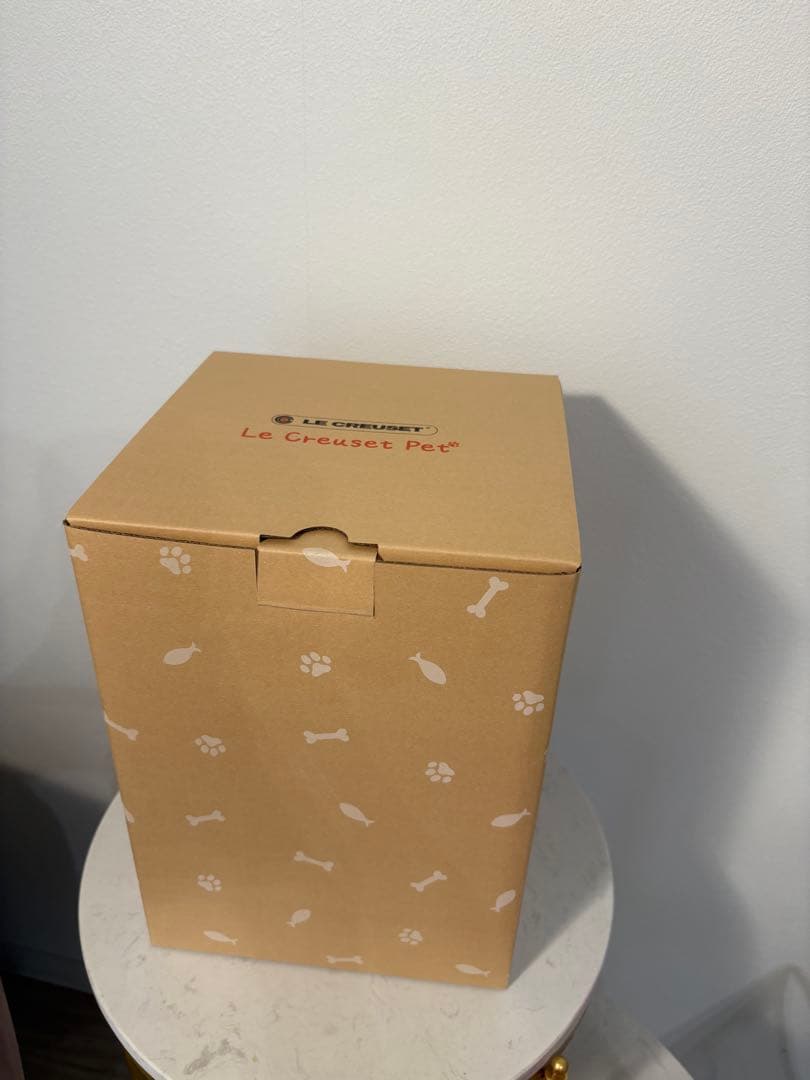 新品　ル・クルーゼ　ペット　ペットフード　コンテナー　ドライフード　スクープ付き