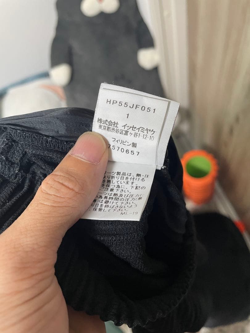 オムプリッセイッセイミヤケ　黒　消しプリーツパンツ