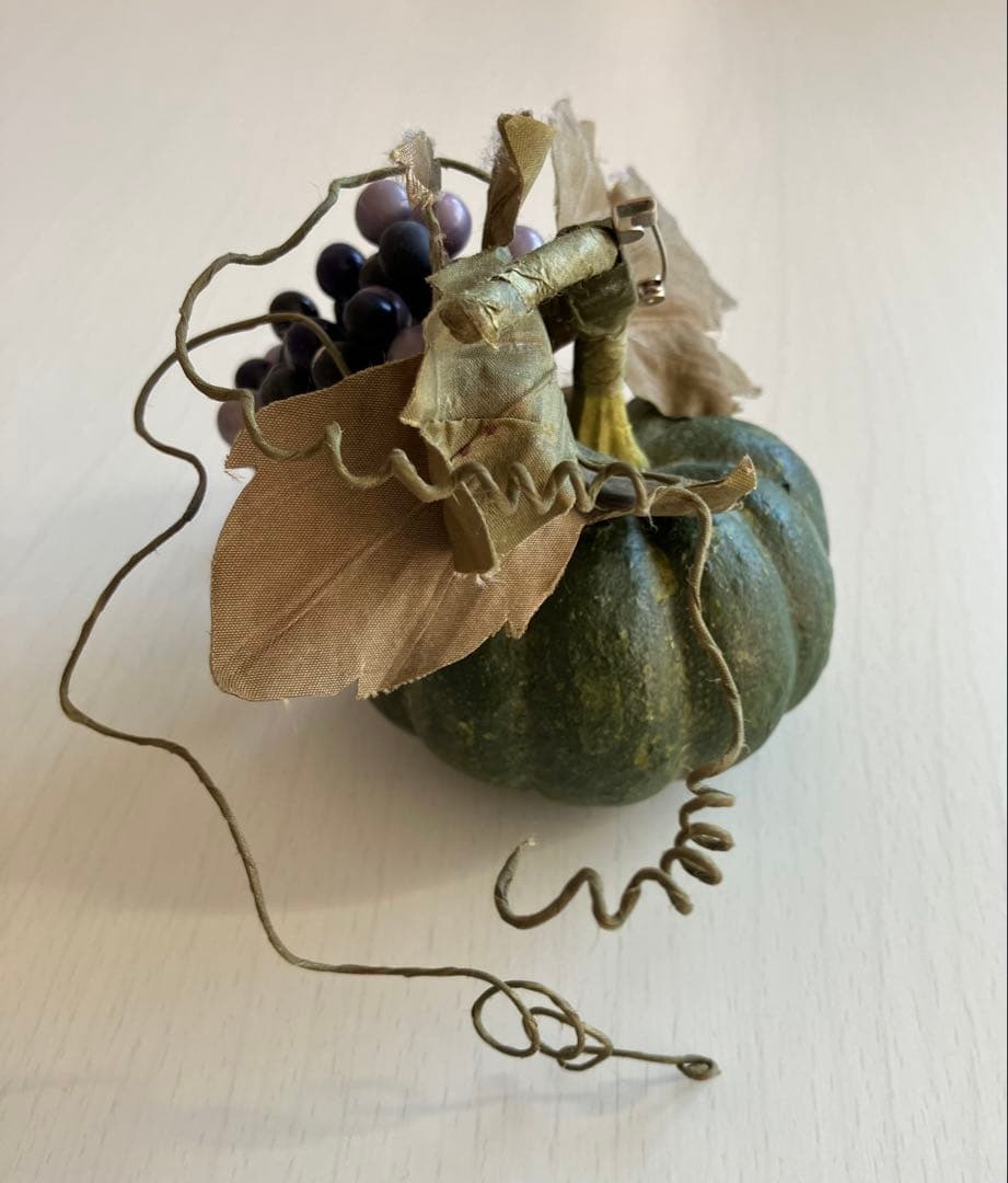 カネコイサオ 南瓜と葡萄のコサージュ