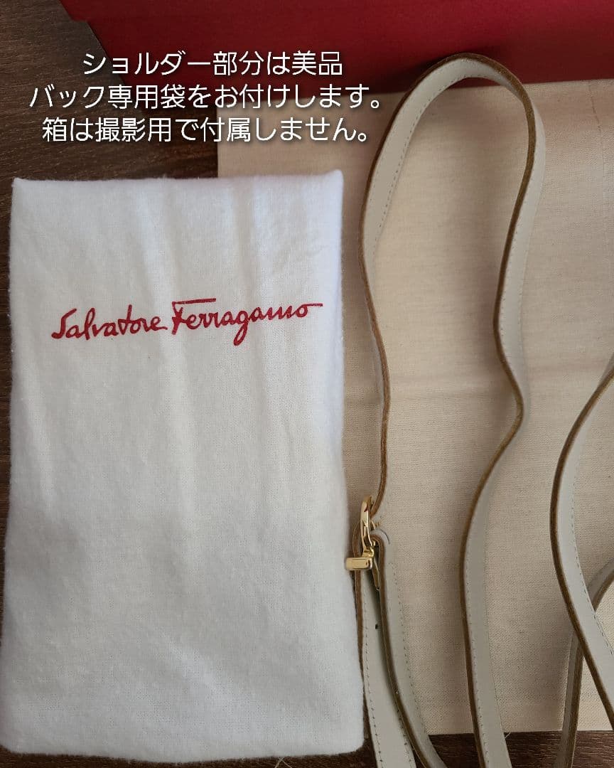 Salvatore Ferragamoショルダーバッグ 『 美品』グレージュ