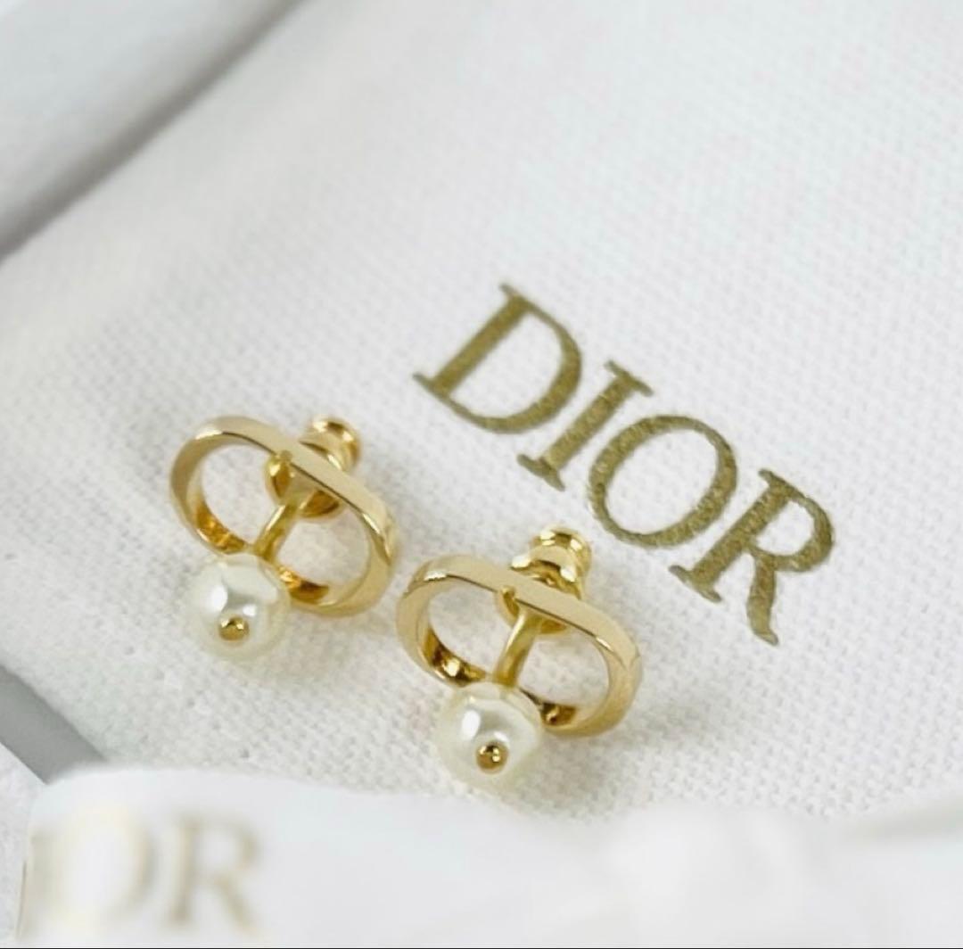 Dior ゴールドパールピアス