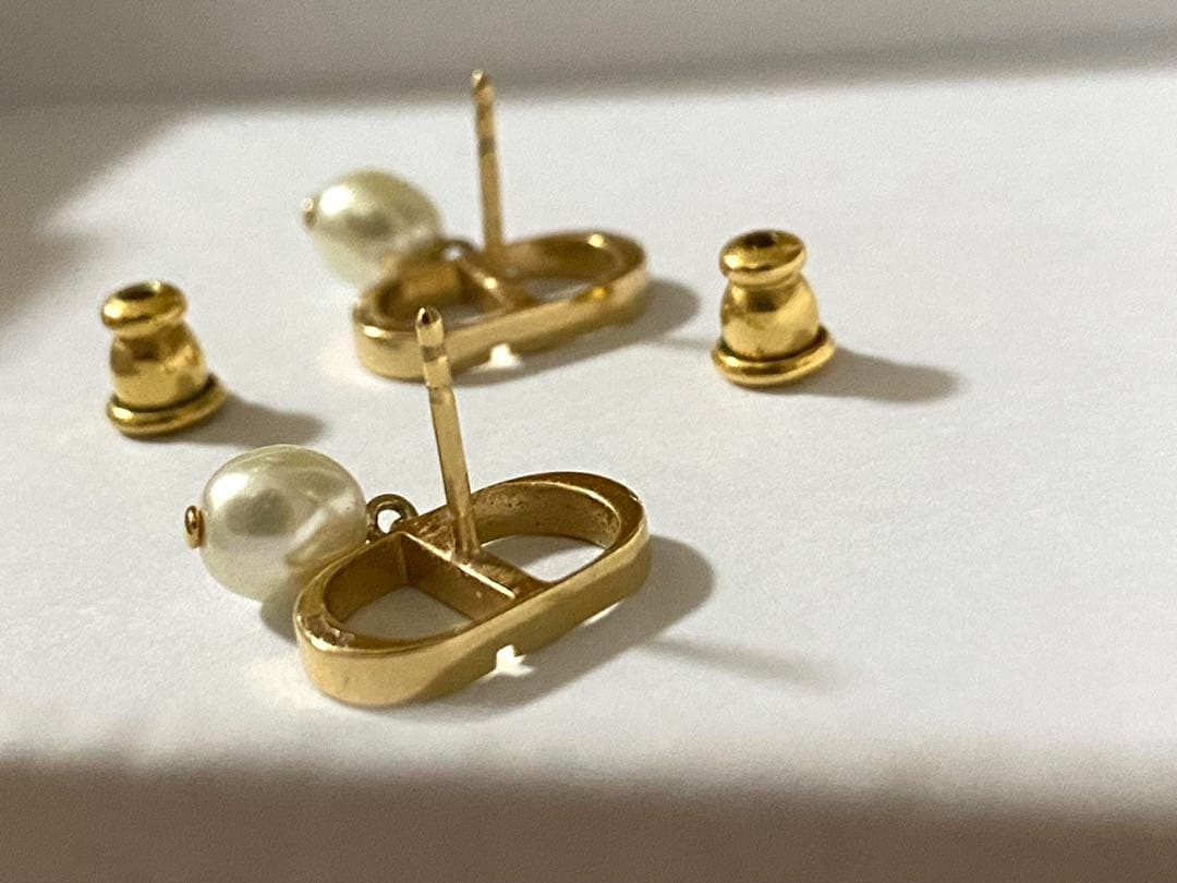 Dior ゴールドパールピアス