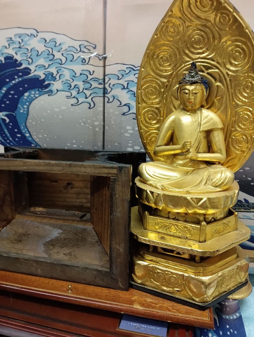 大日如来明治大正時代頃木製金箔塗座像高さ４３センチ（台座含む）台座虫喰い有り品