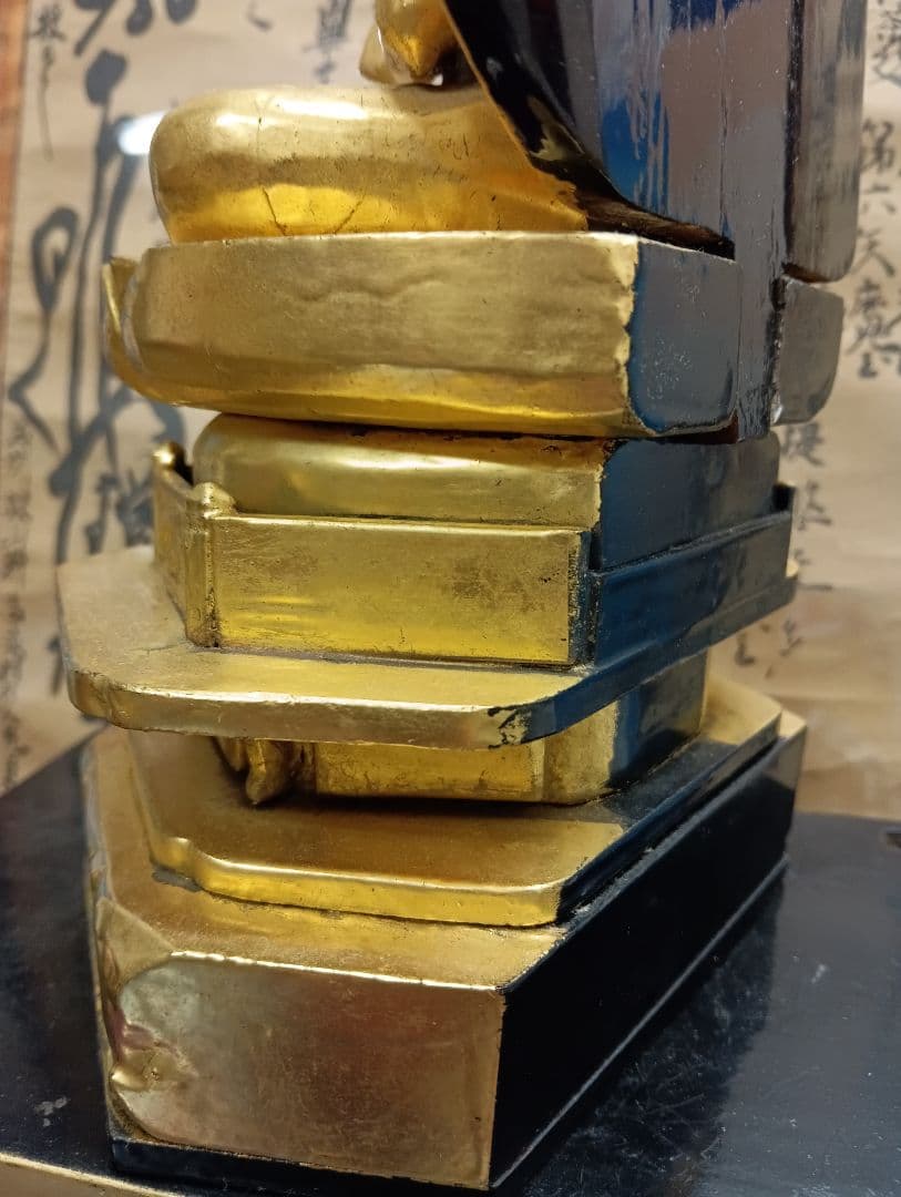 大日如来明治大正時代頃木製金箔塗座像高さ４３センチ（台座含む）台座虫喰い有り品