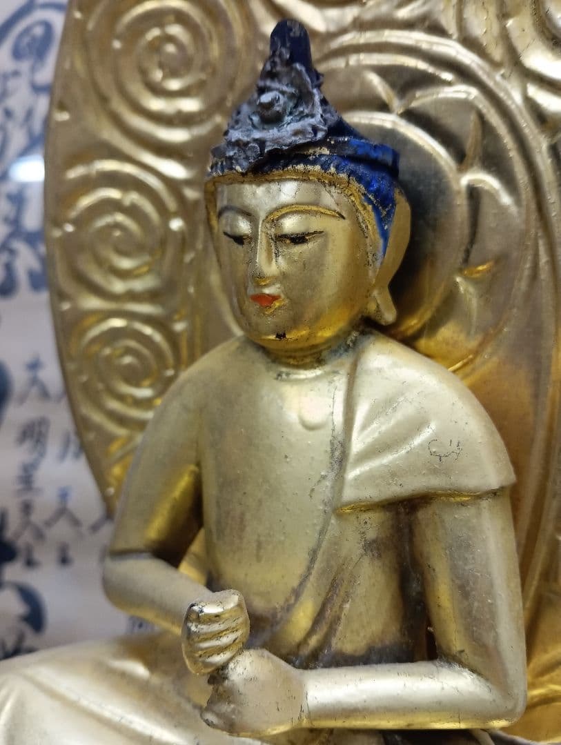 大日如来明治大正時代頃木製金箔塗座像高さ４３センチ（台座含む）台座虫喰い有り品