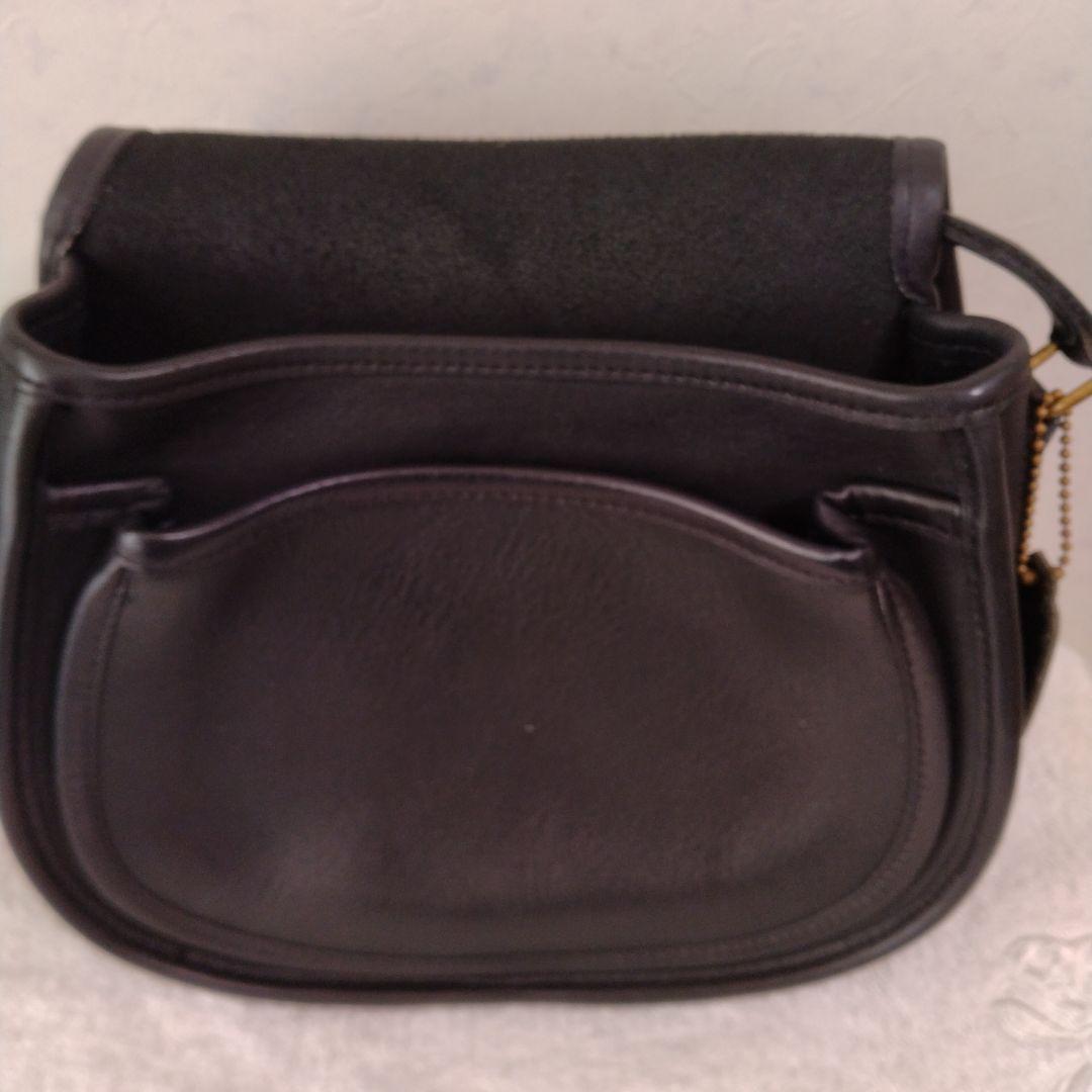 COACH 黒のレザー ハーフムーン型ショルダーバッグ