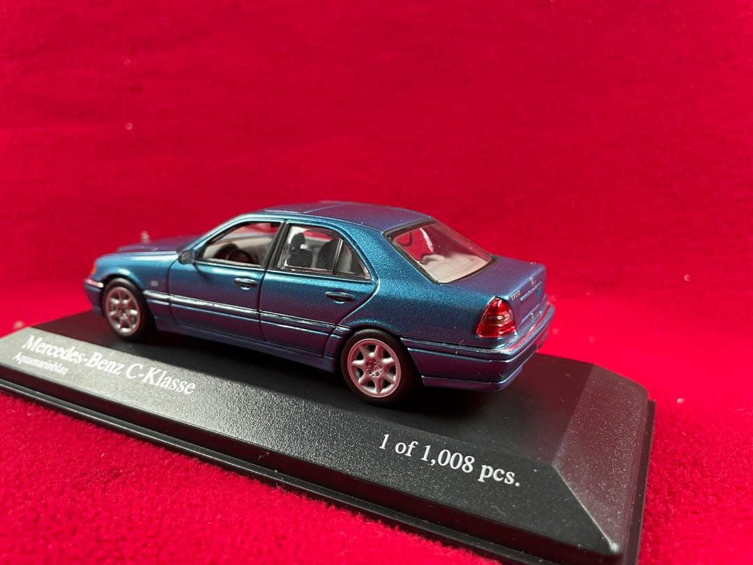 ミニチャンプス　メルセデスベンツ  Cクラス ) 1/43 ブルー　1997